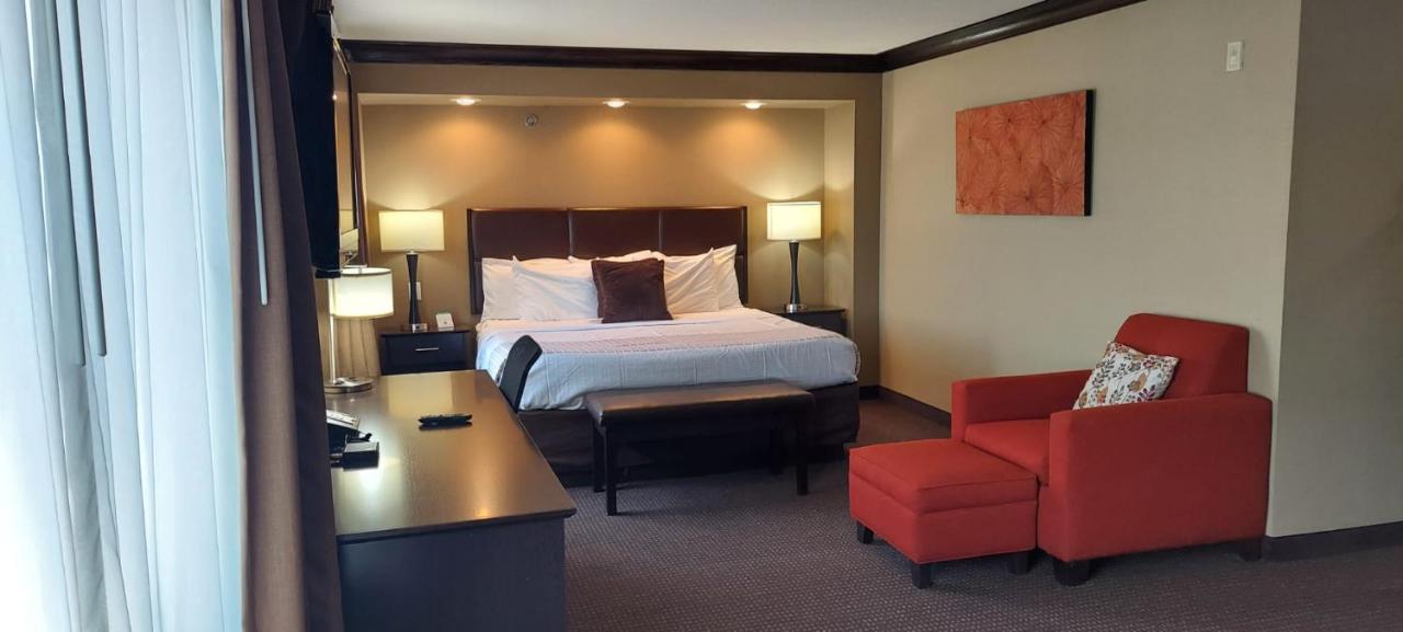 King Suite at Parkwood Inn & Suites