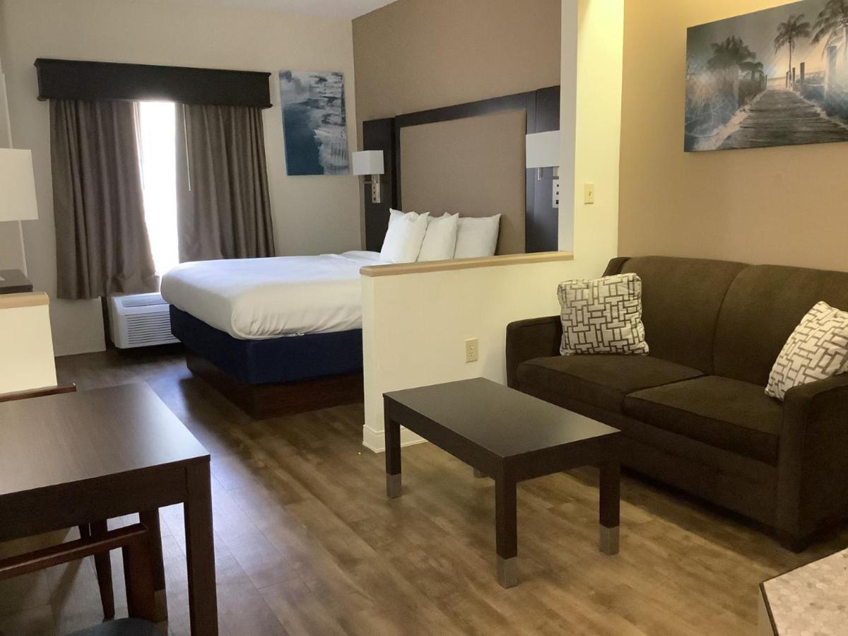 King Suite with Sofa Bed at Best Western Plus Madison
