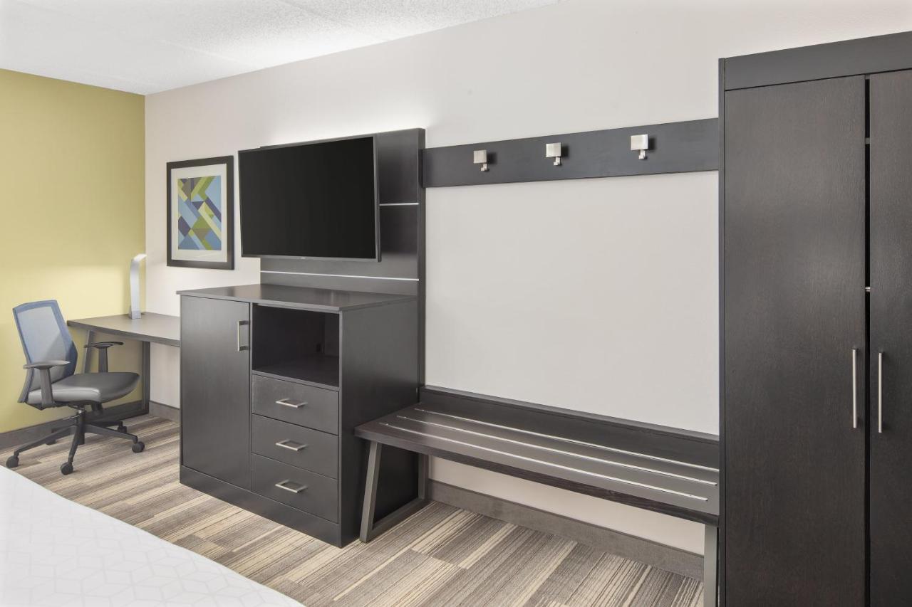 Queen Room with Two Queen Beds at Holiday Inn Express & Suites Greenville-I-85 & Woodruff Rd by IHG