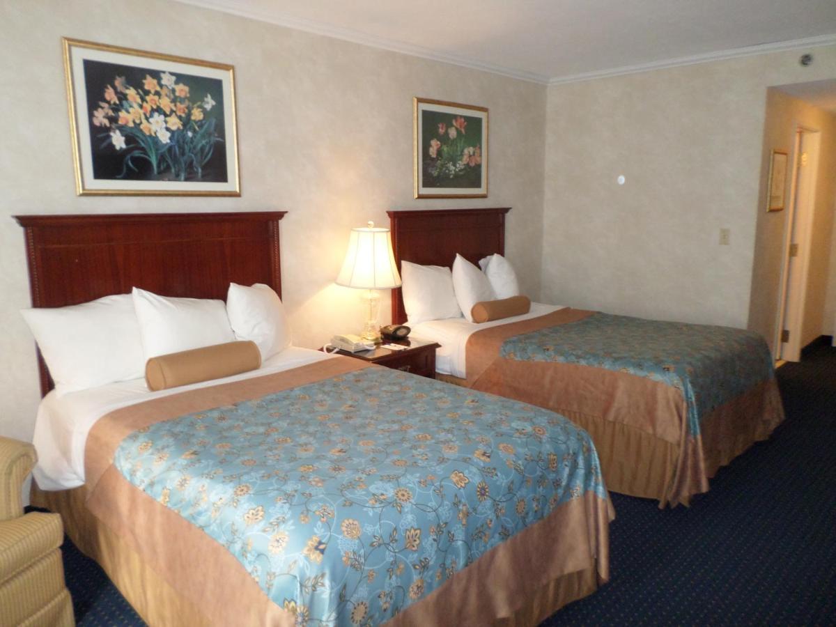 Double Room with Two Double Beds - Non Smoking at Best Western Plus Mentor-Cleveland Northeast