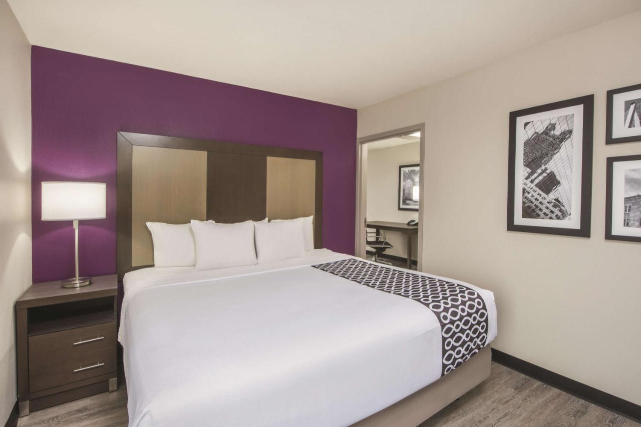 King Suite - Non-Smoking at La Quinta Inn & Suites by Wyndham Festus - St. Louis South