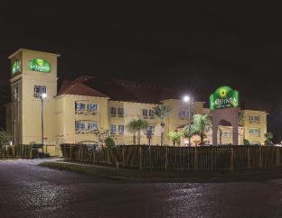 Room #45971936 at La Quinta Inn & Suites by Wyndham Houston East at Normandy