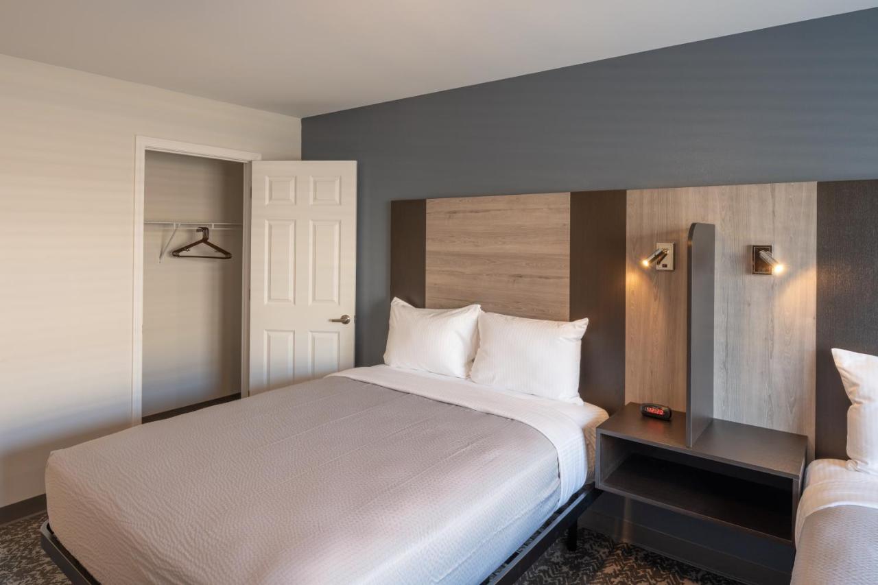 Queen Suite at Candlewood Suites Alexandria - Fort Belvoir, an IHG Hotel