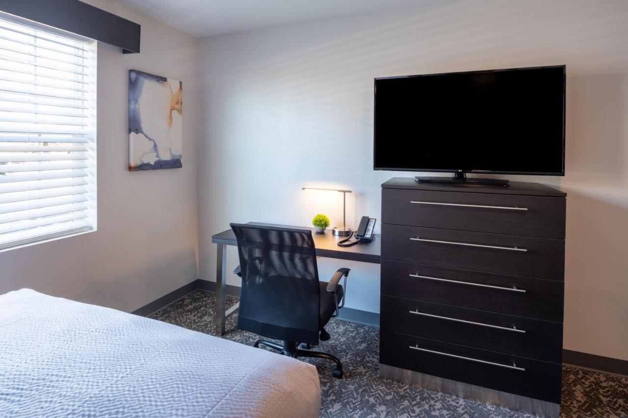 King Suite at Candlewood Suites Alexandria - Fort Belvoir, an IHG Hotel