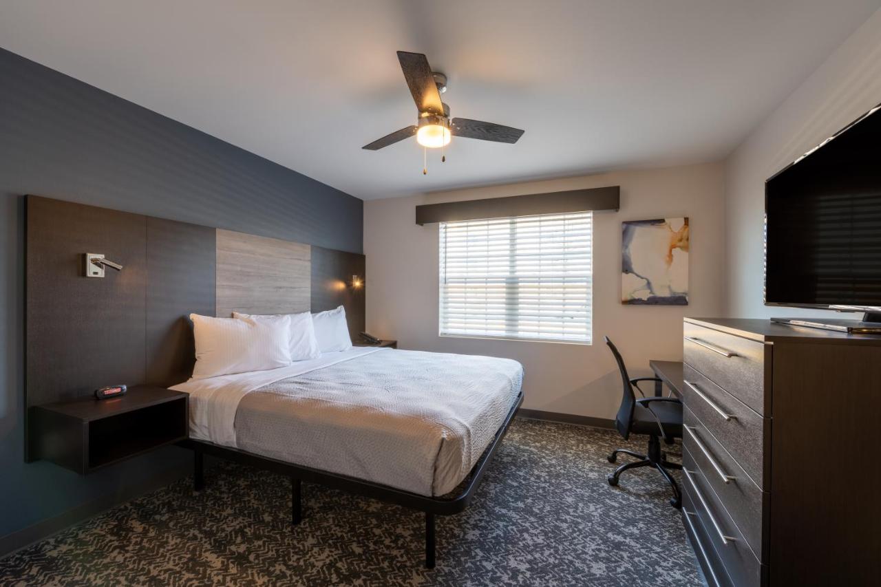 King Suite at Candlewood Suites Alexandria - Fort Belvoir, an IHG Hotel