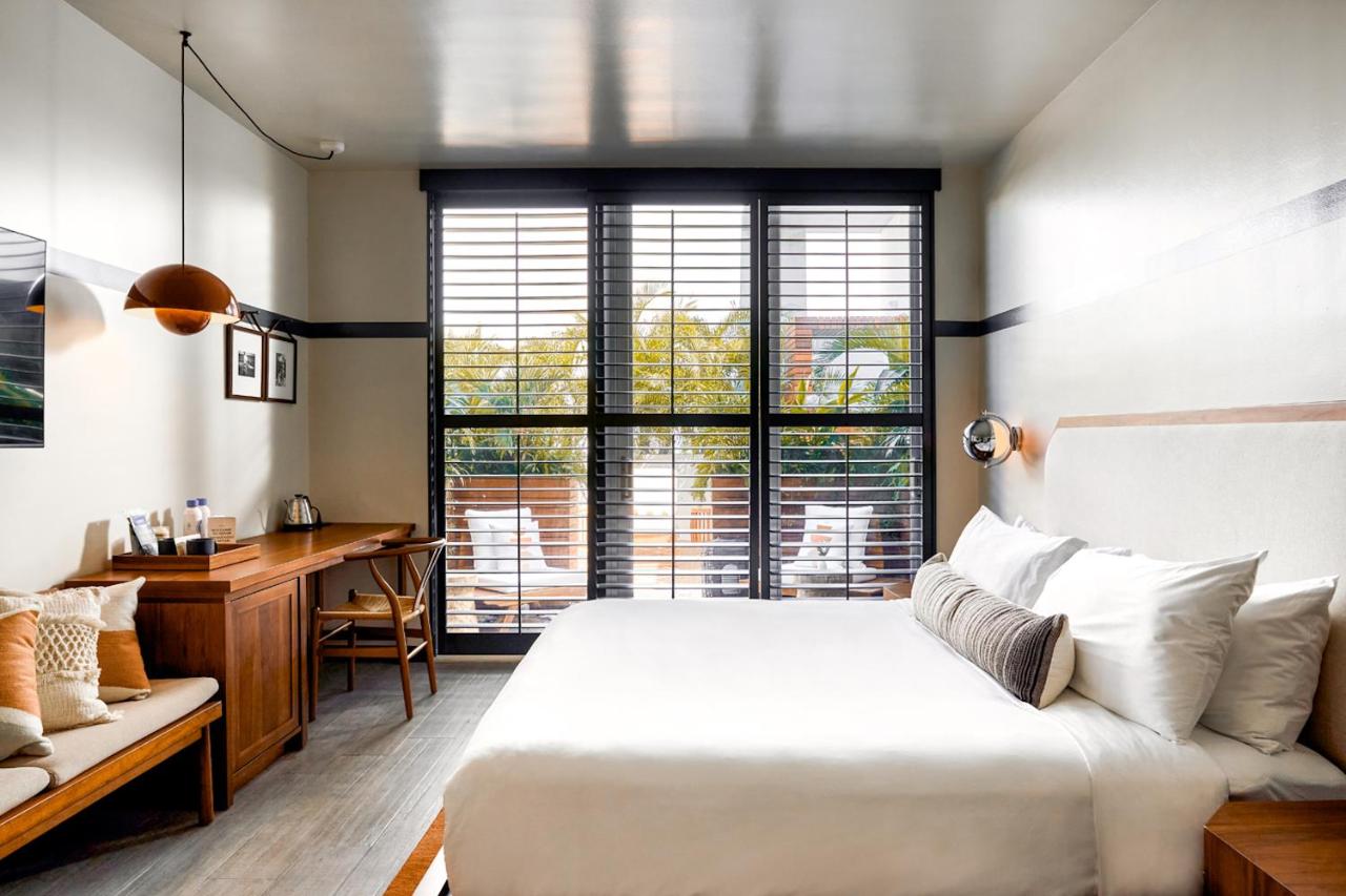 Collins Suite at Vintro Hotel South Beach, Curio Collection by Hilton