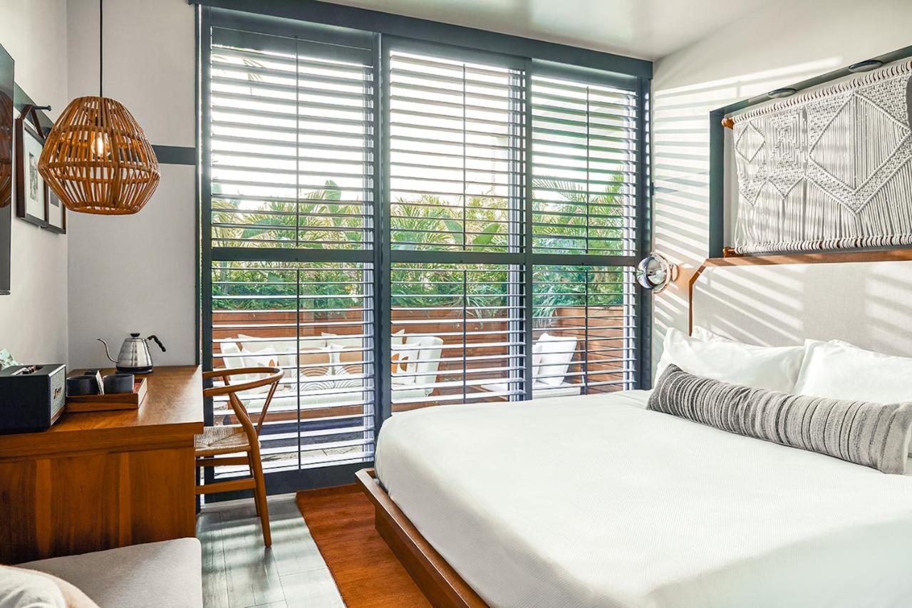 Collins Suite at Vintro Hotel South Beach, Curio Collection by Hilton