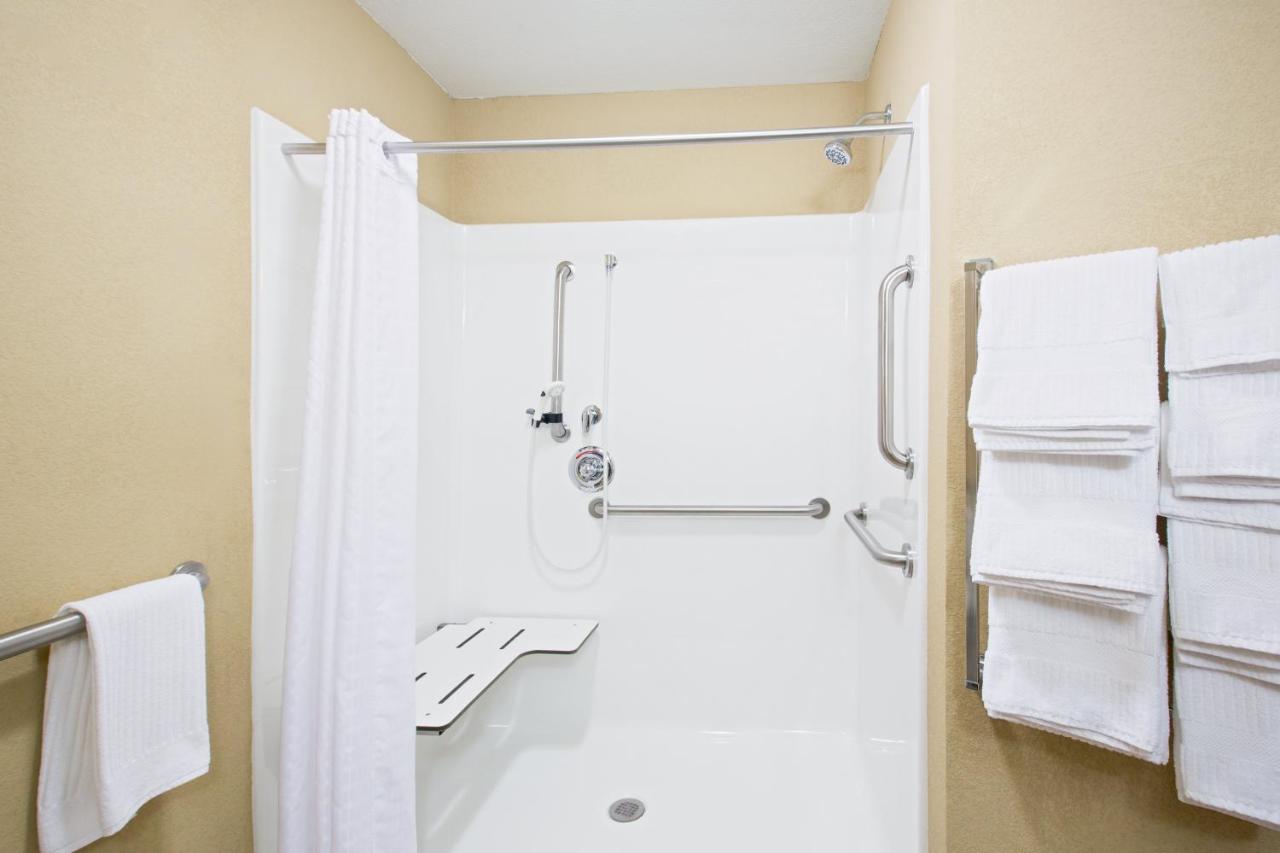 Queen Studio Suite- with Roll in Shower - Disability Accessible/Non-Smoking at Candlewood Suites Pittsburgh Cranberry, an IHG Hotel