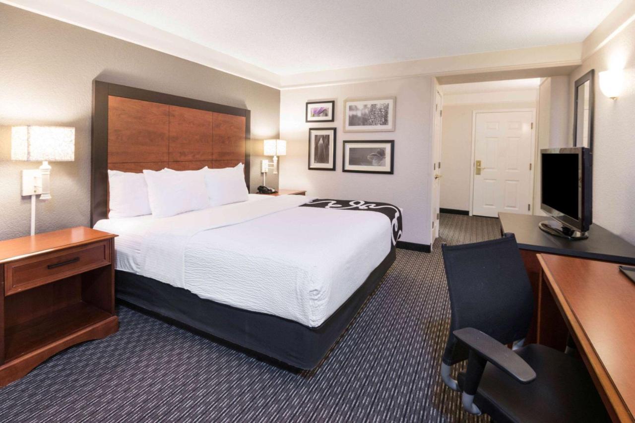 King Room at La Quinta Inn & Suites by Wyndham San Antonio Riverwalk
