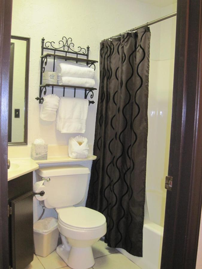 Deluxe King Room at The North Shore Inn