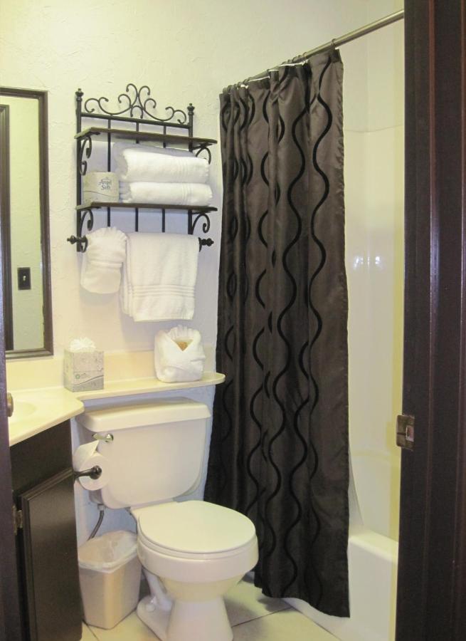 Deluxe King Room at The North Shore Inn