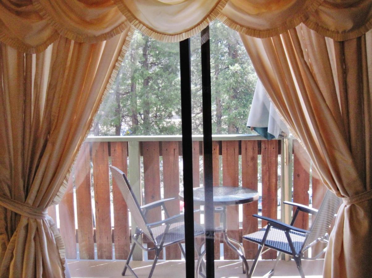 Deluxe King Room at The North Shore Inn