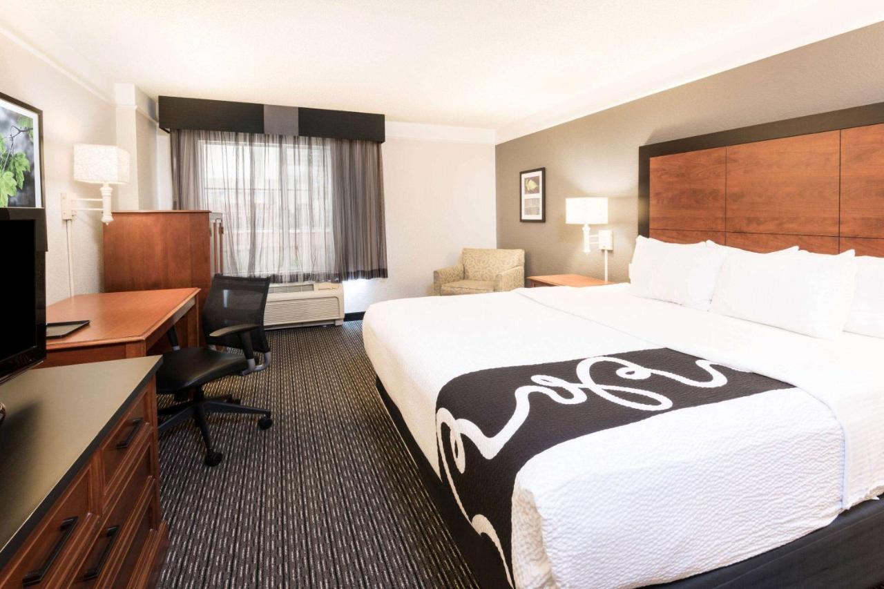King Room at La Quinta Inn & Suites by Wyndham San Antonio Riverwalk