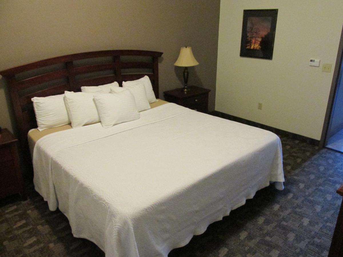 King Suite with View at Crystal Springs Inn and Suites