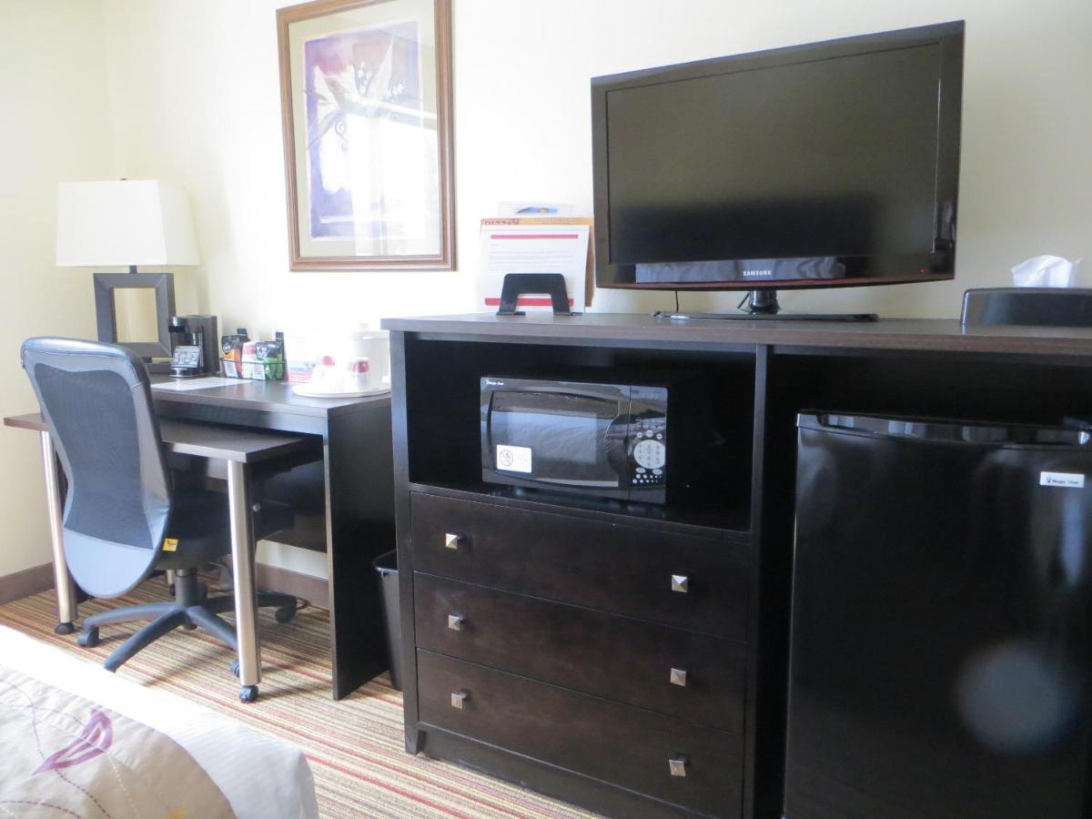 One-Bedroom Suite - Non-Smoking at Ramada by Wyndham Wisconsin Dells