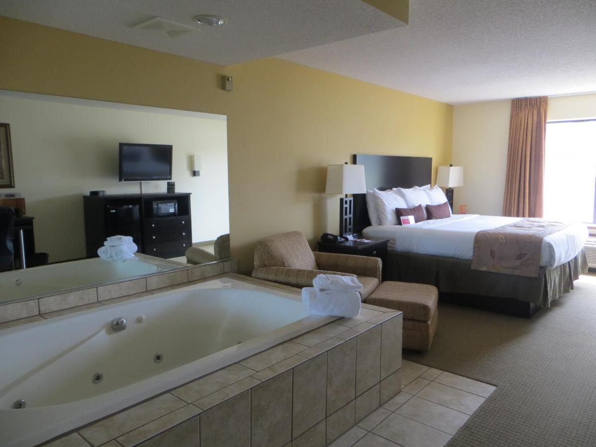 King Studio Suite - Non-Smoking- Jetted Tub at Ramada by Wyndham Wisconsin Dells