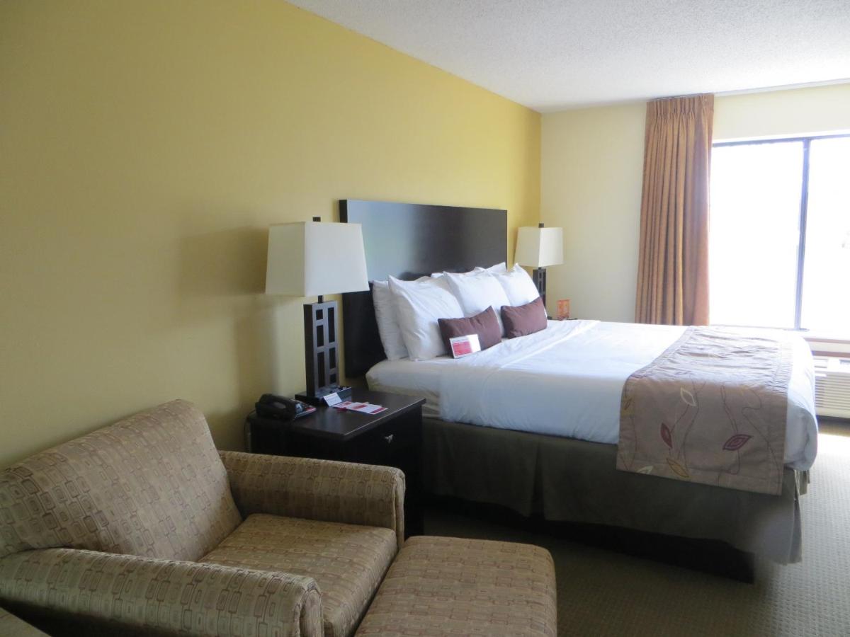 One-Bedroom Suite - Non-Smoking at Ramada by Wyndham Wisconsin Dells