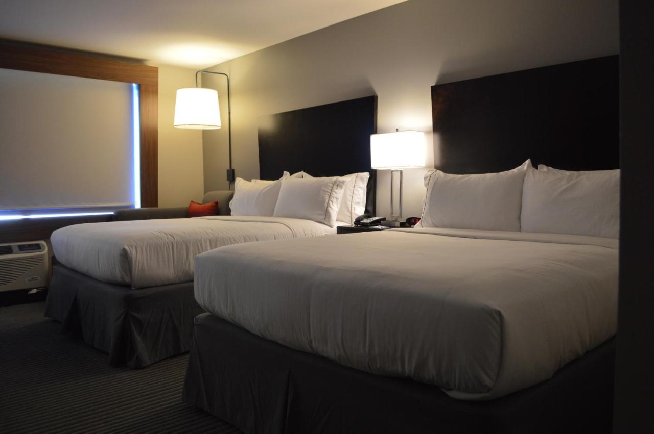 Queen Room with Two Queen Beds at Holiday Inn Express & Suites Tulsa NE - Claremore by IHG