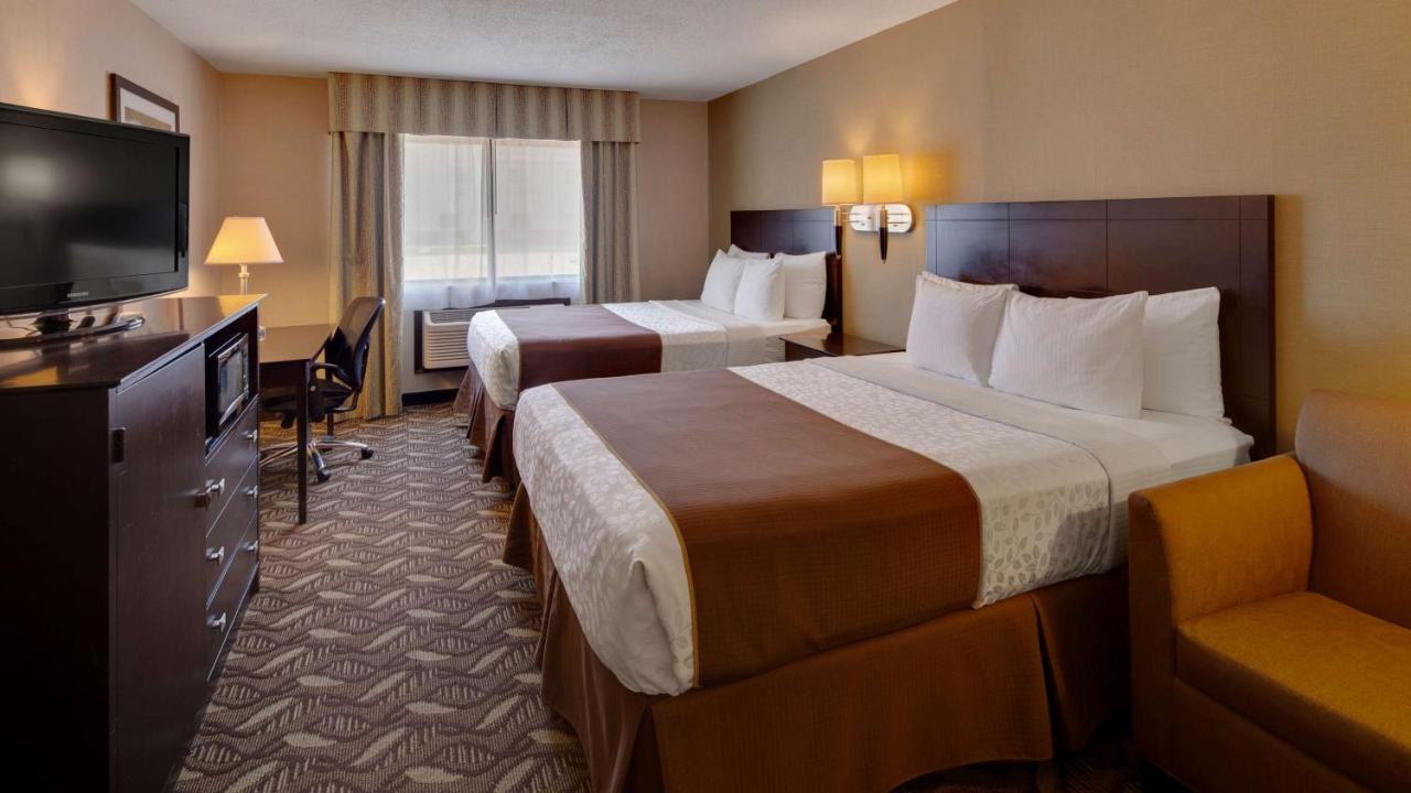 Queen Room with Two Queen Beds at Best Western Pontiac Inn