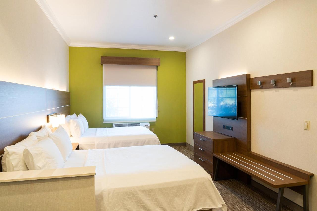 Queen Suite with Sofa Bed - Disability Access Hearing Accessible at Holiday Inn Express & Suites Davis - University Area by IHG