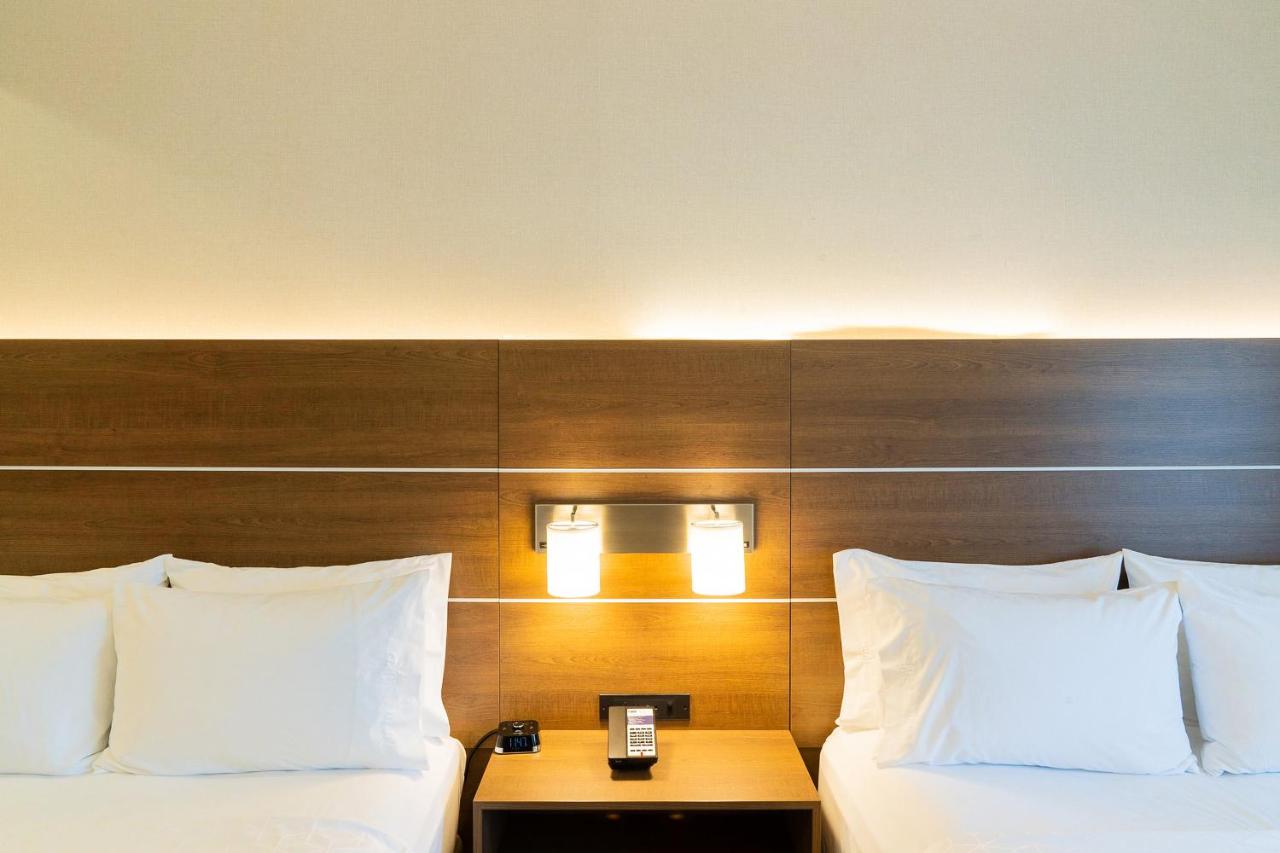 Queen Suite with Sofa Bed - Disability Access Hearing Accessible at Holiday Inn Express & Suites Davis - University Area by IHG