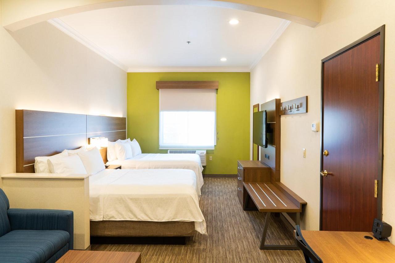 Queen Suite with Sofa Bed - Disability Access Hearing Accessible at Holiday Inn Express & Suites Davis - University Area by IHG