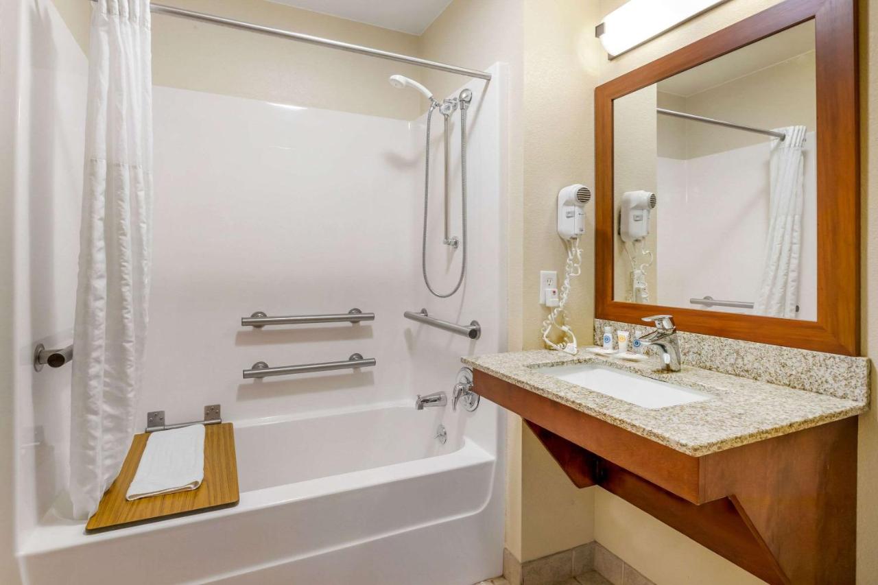 Queen Room with Two Queen Beds - Disability Access/Non-Smoking at Comfort Suites Burlington
