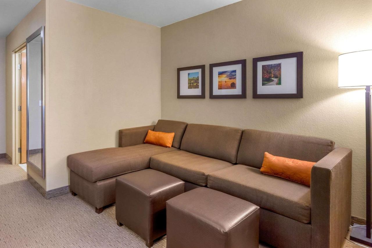 King Suite with Sofa Bed - Non-Smoking at Comfort Suites Burlington