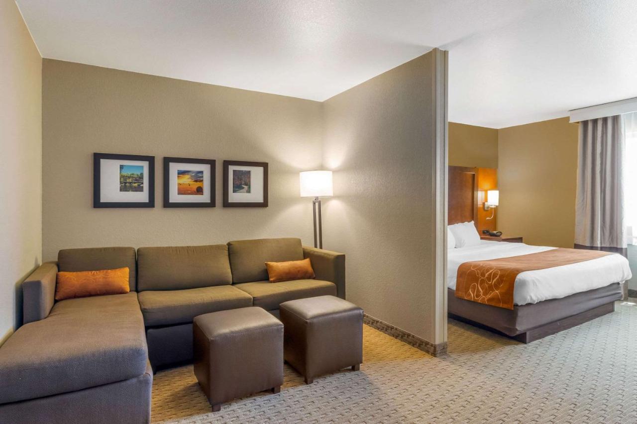 King Suite - Non-Smoking at Comfort Suites Burlington