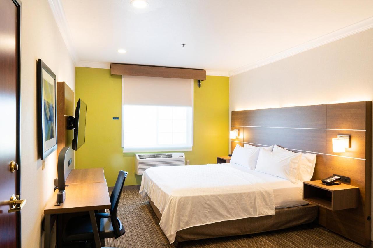 King Suite with Sofa Bed at Holiday Inn Express & Suites Davis - University Area by IHG