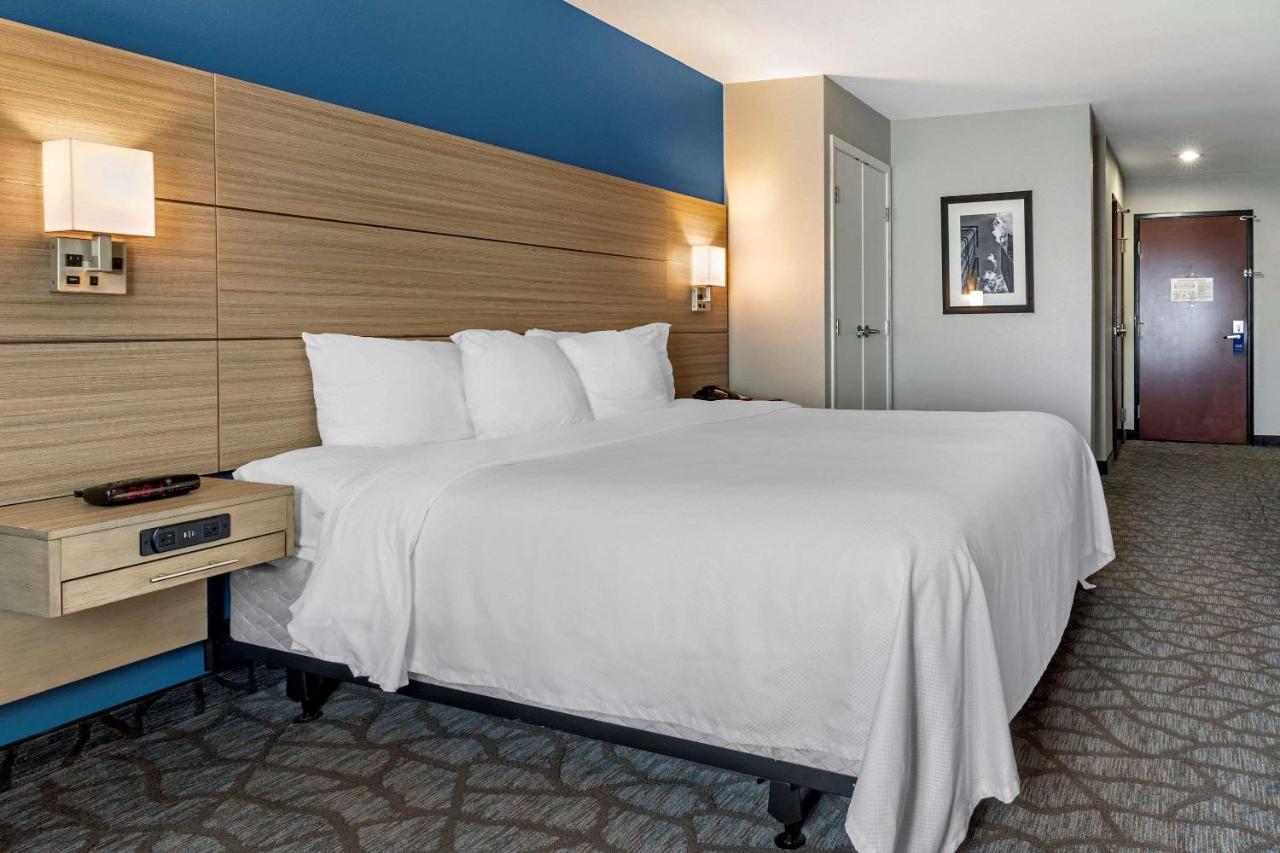 King Room - Accessible/Non-Smoking at Comfort Inn & Suites Mansfield