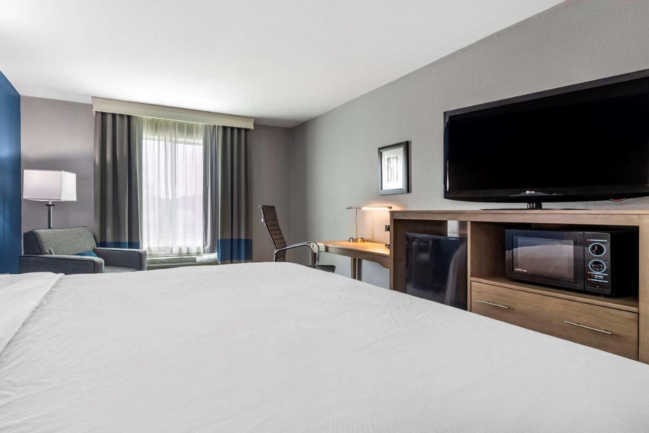 King Room - Non-Smoking at Comfort Inn & Suites Mansfield