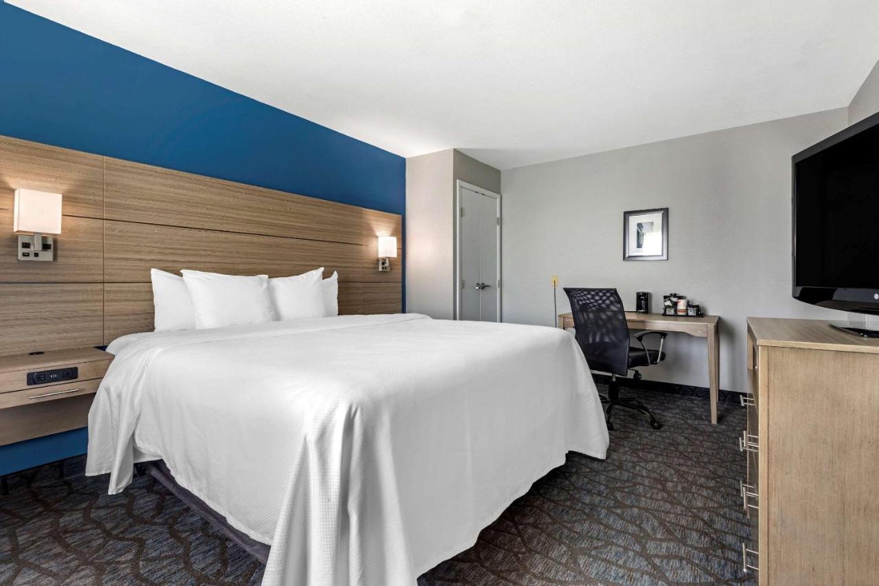 King Suite - Accessible/Non-Smoking at Comfort Inn & Suites Mansfield