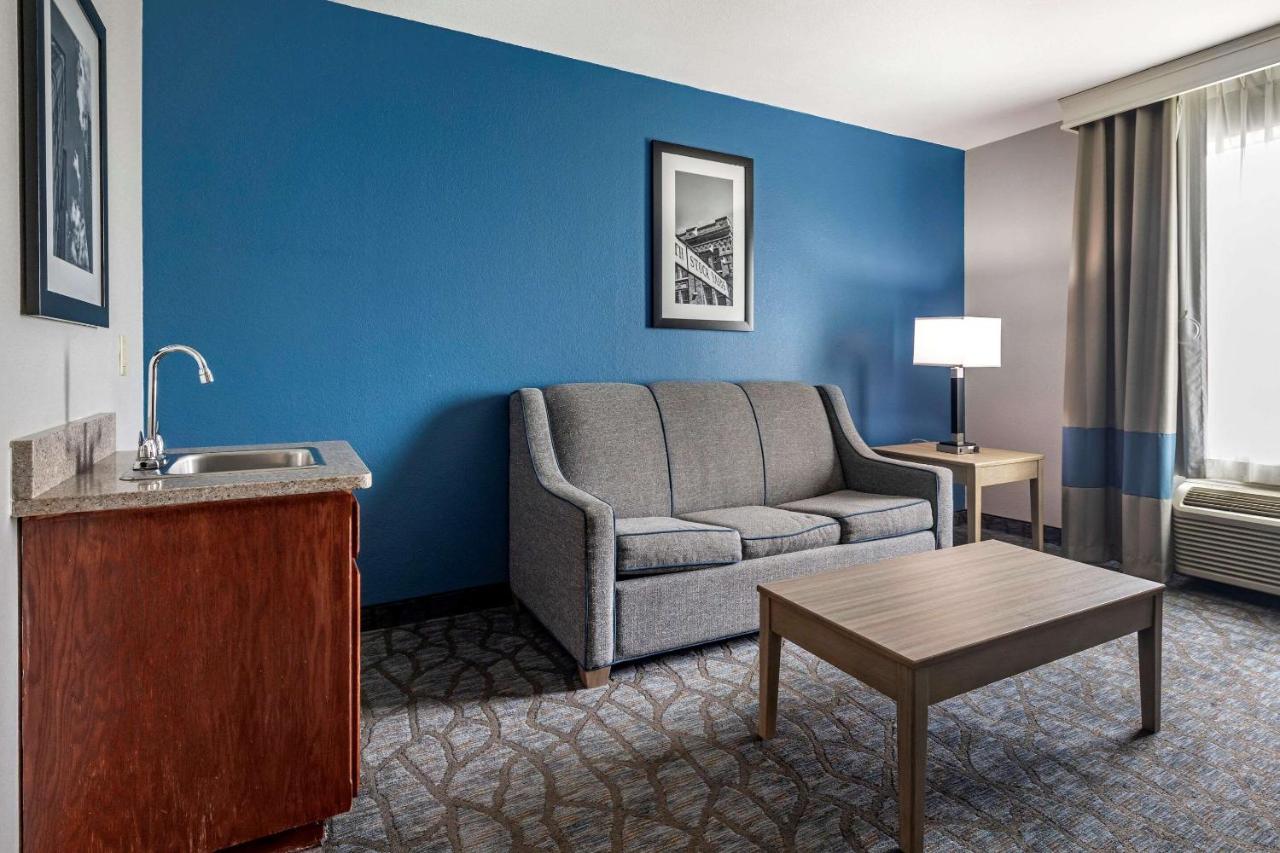 King Suite - Accessible/Non-Smoking at Comfort Inn & Suites Mansfield