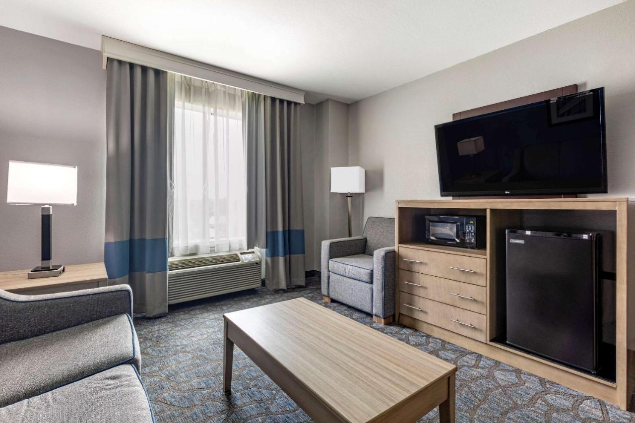 King Suite - Accessible/Non-Smoking at Comfort Inn & Suites Mansfield