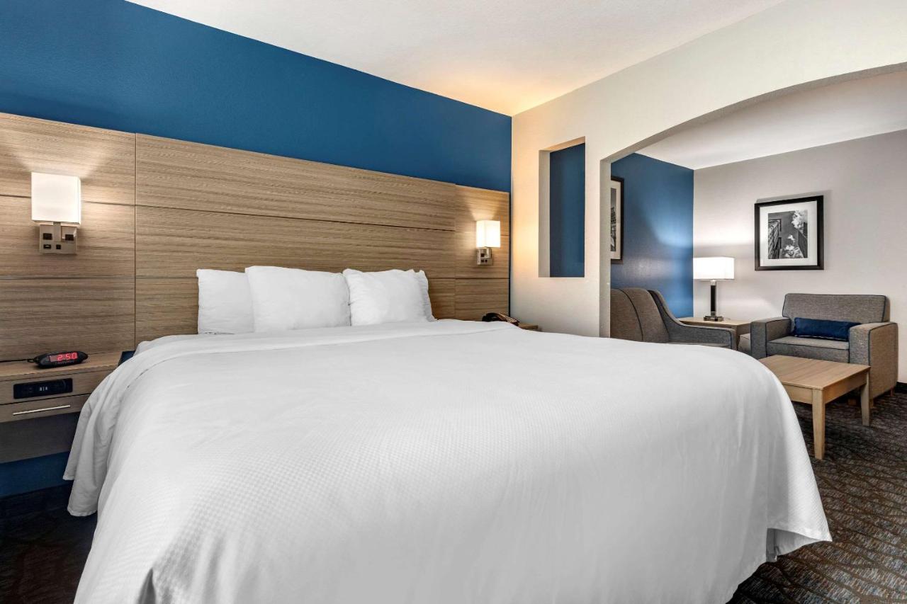 King Suite - Non-Smoking at Comfort Inn & Suites Mansfield