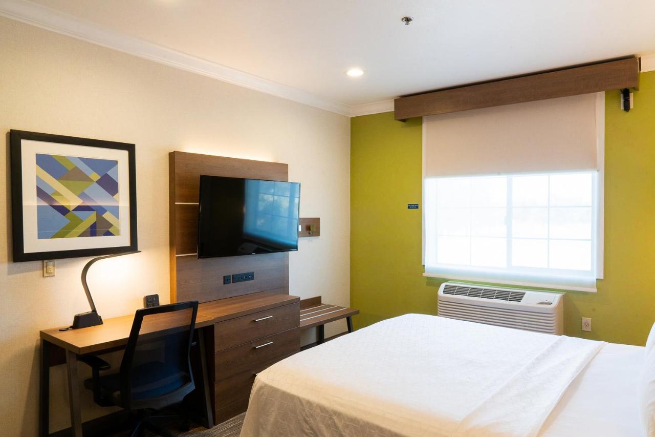 King Suite with Sofa Bed at Holiday Inn Express & Suites Davis - University Area by IHG