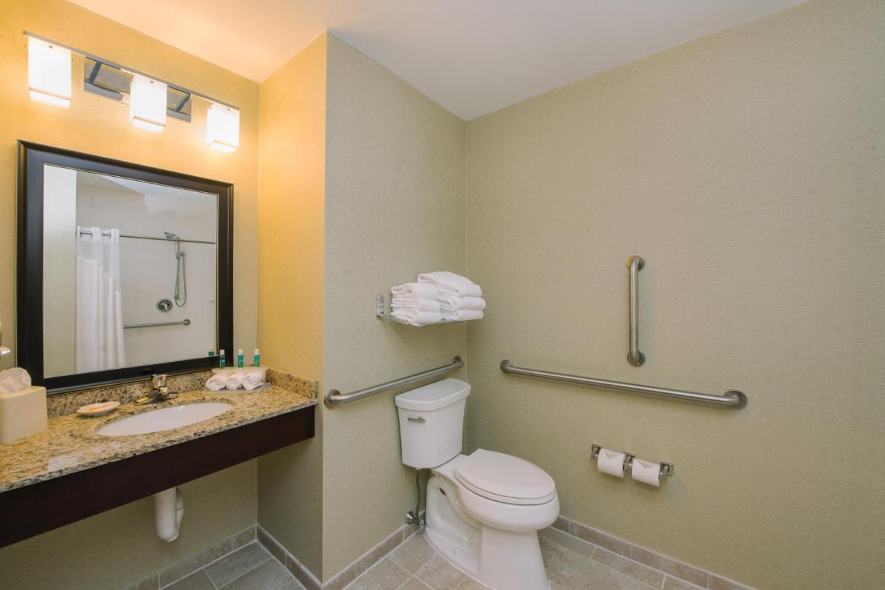 Suite - Mobility Access Roll in Shower/Non-Smoking at Holiday Inn Express & Suites Merrimack – Nashua by IHG