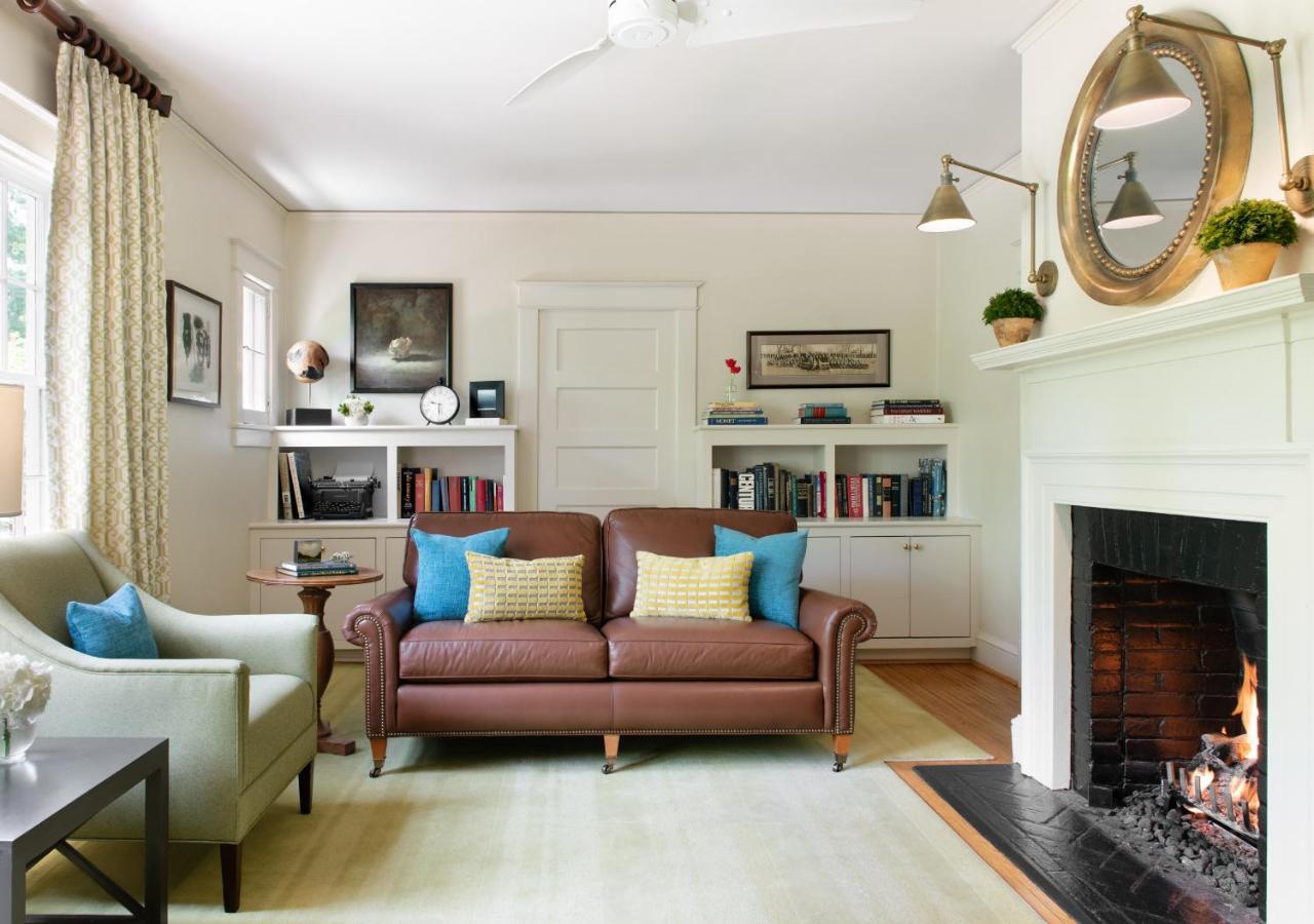 Superior Queen Room at Oakhurst Inn at the University