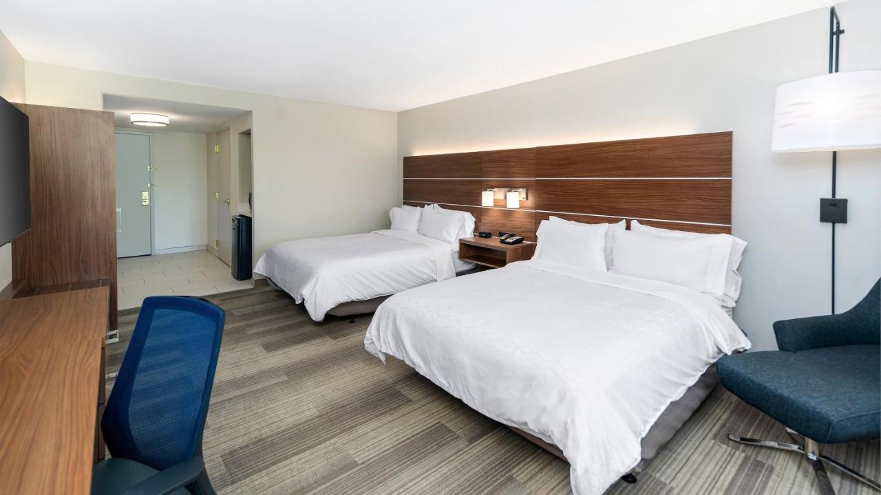 Double Room with Two Beds - Disability Access/Non-Smoking at Holiday Inn Express & Suites Dinuba West by IHG