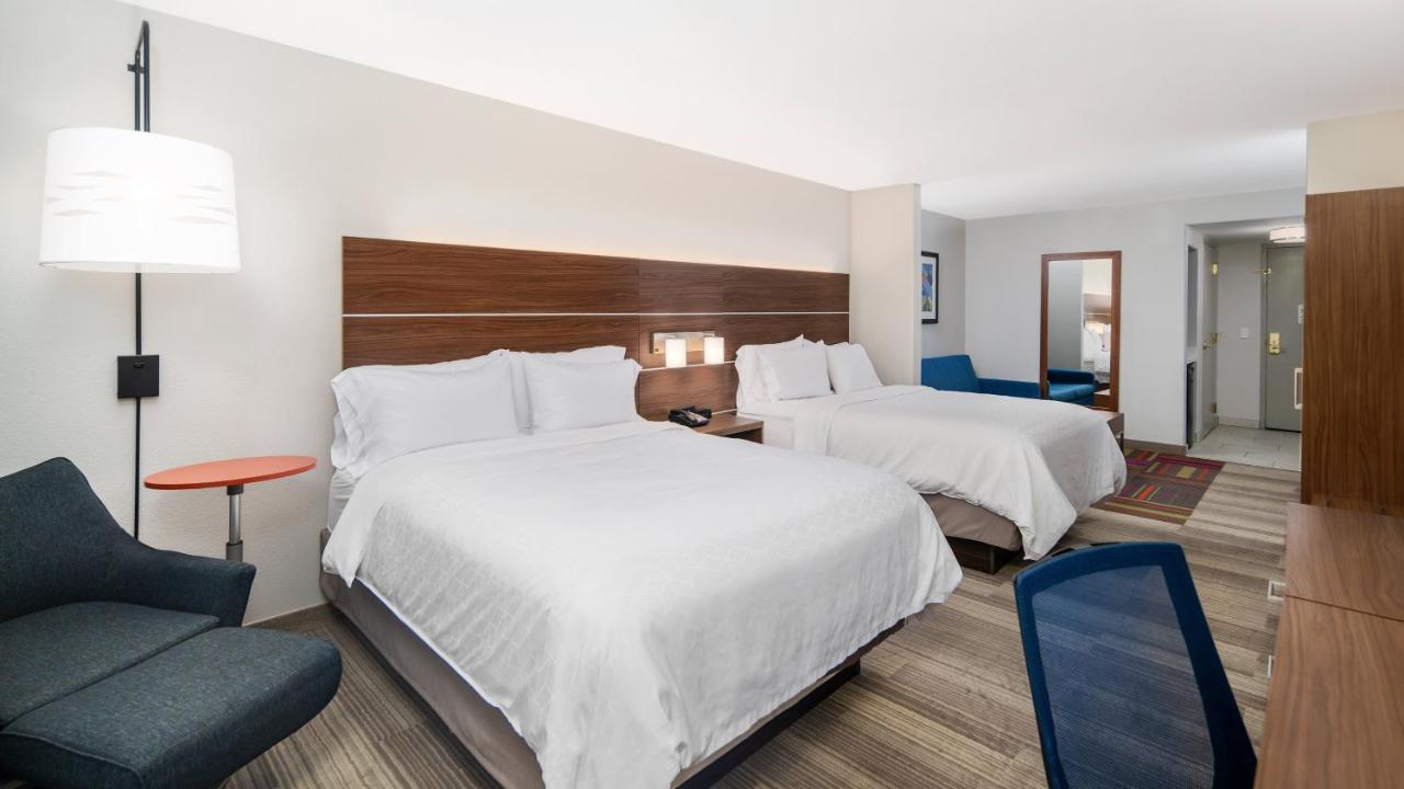 Studio Suite with Two Queen Beds  - Non-Smoking at Holiday Inn Express & Suites Dinuba West by IHG
