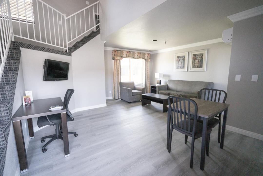 Extended Stay Crown Loft at Alexis Park All Suite Resort