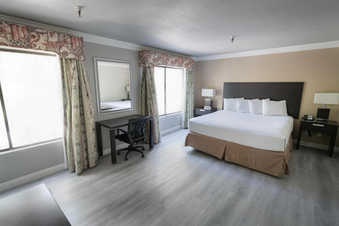 Extended Stay Majestic Suite at Alexis Park All Suite Resort