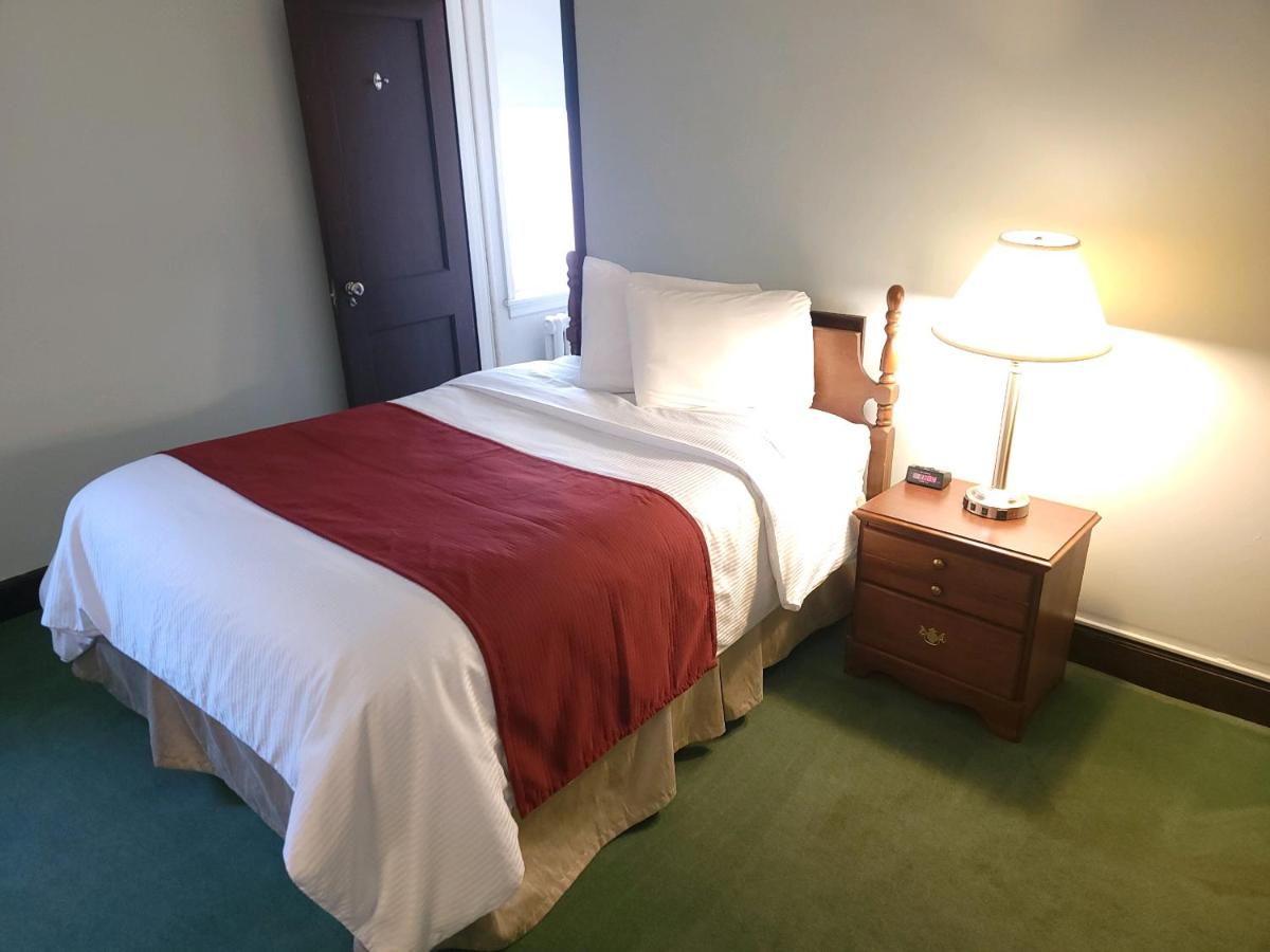 One Double Bed - Hotel at Penn Wells Historic Hotel