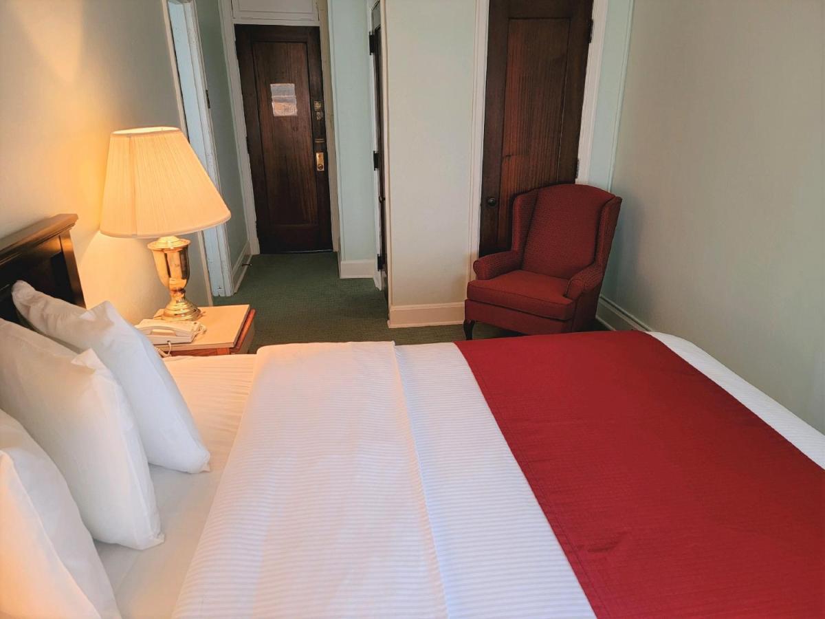 Queen Room with Seating Area - Hotel at Penn Wells Historic Hotel