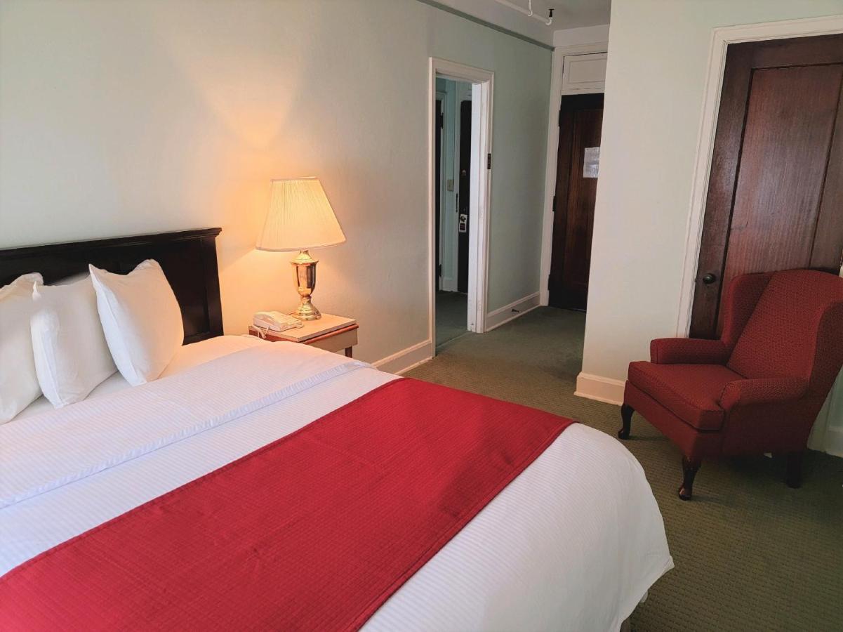 Queen Room with Seating Area - Hotel at Penn Wells Historic Hotel