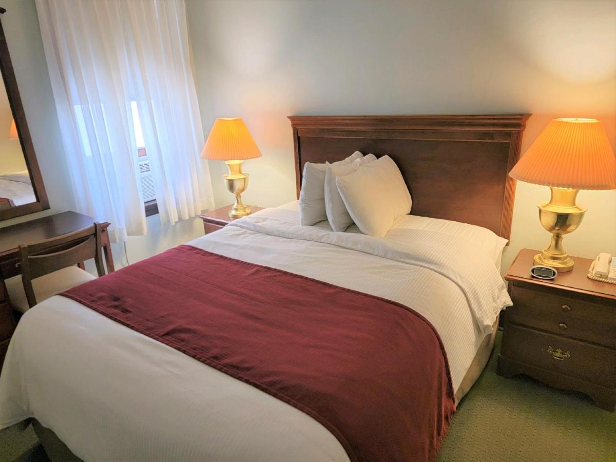 Two Bedrooms with Seating Area - Hotel at Penn Wells Historic Hotel