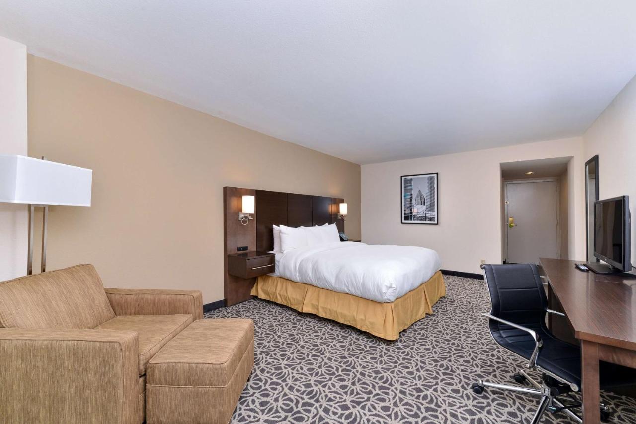 King Room with Balcony - Non-Smoking at Radisson Hotel Atlanta Marietta