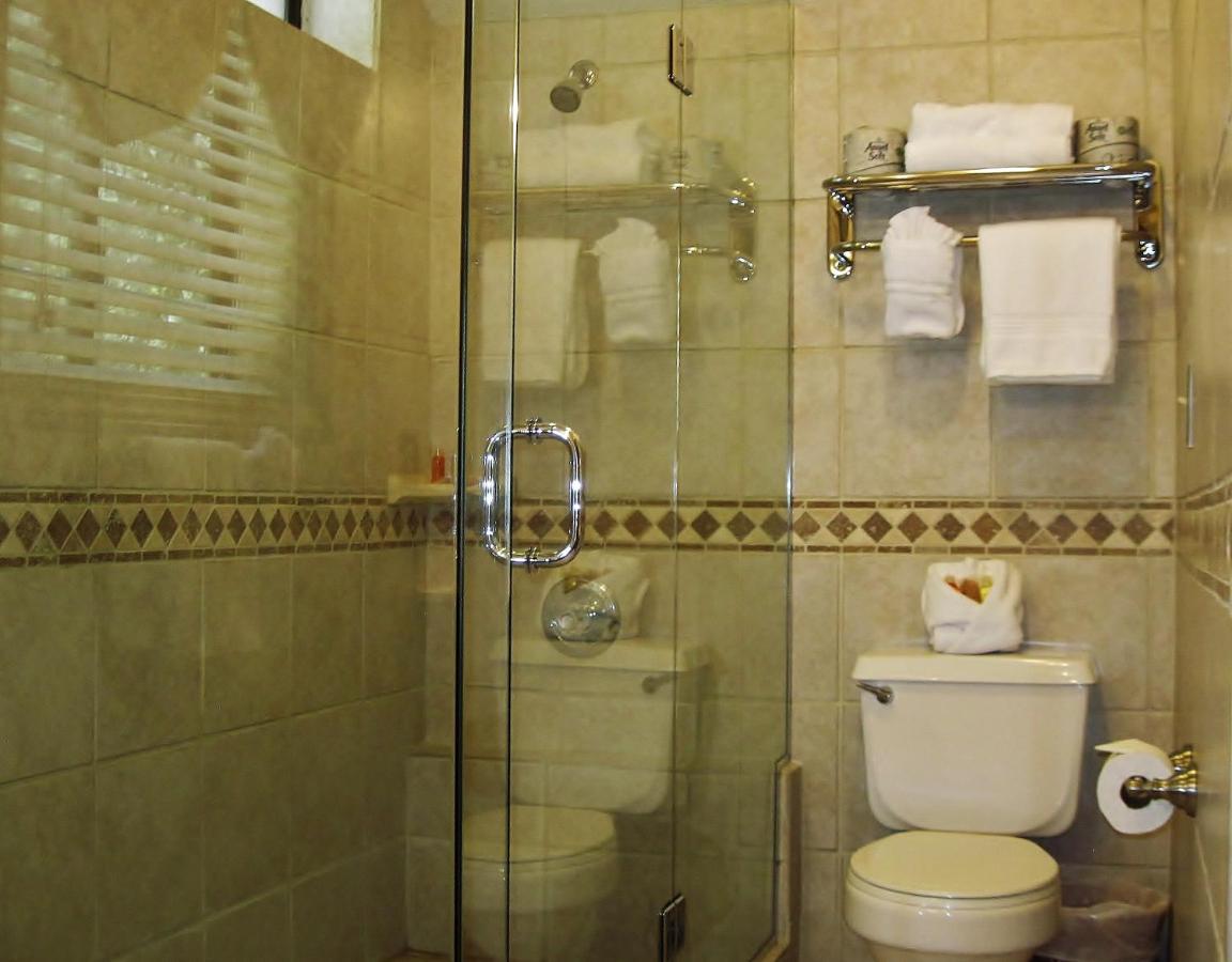Deluxe King Suite at The North Shore Inn