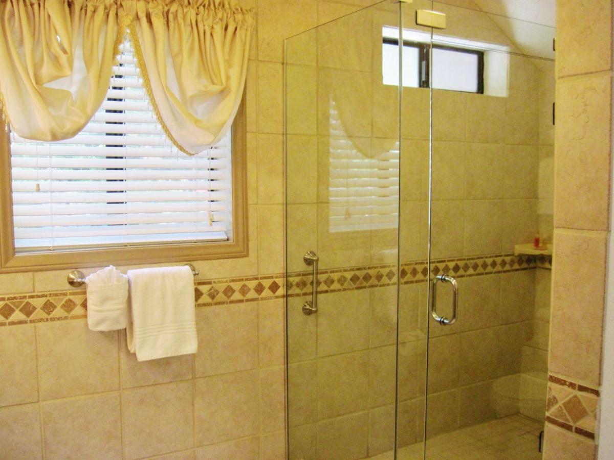 Deluxe King Suite at The North Shore Inn